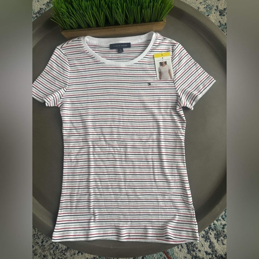 Tommy Hilfiger Cream Fitted Short Sleeve Tee Size Small NEW - Picture 2 of 7